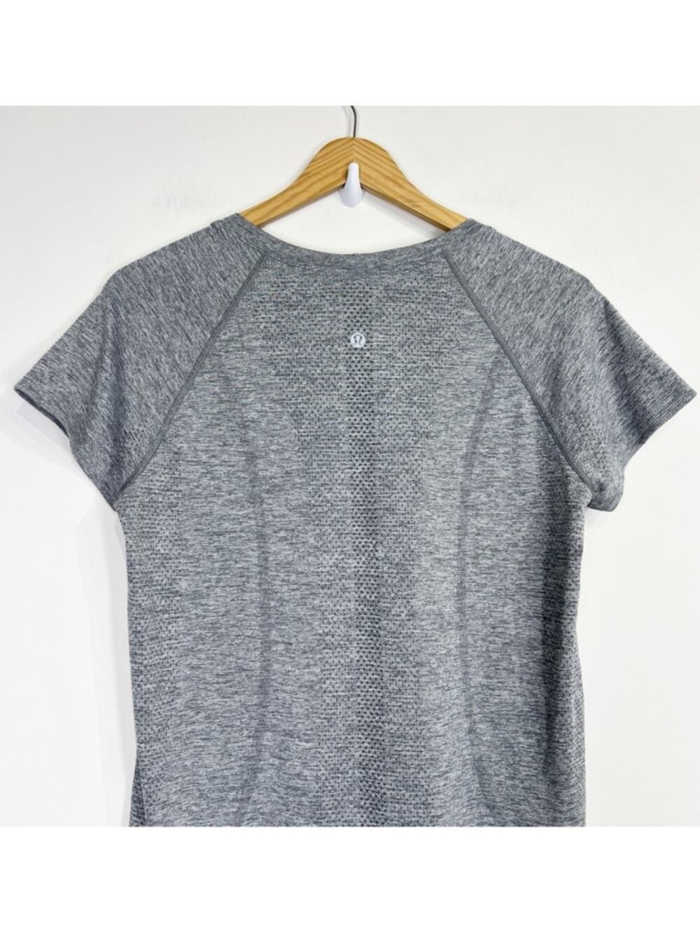 Lululemon Swiftly Tech Short Sleeve 2.0 Slate / White - Picture 4 of 8